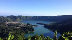 Lenocínio agravado, importunação sexual e coação sexual. Reincidência. Penas acessórias e indemnizaç